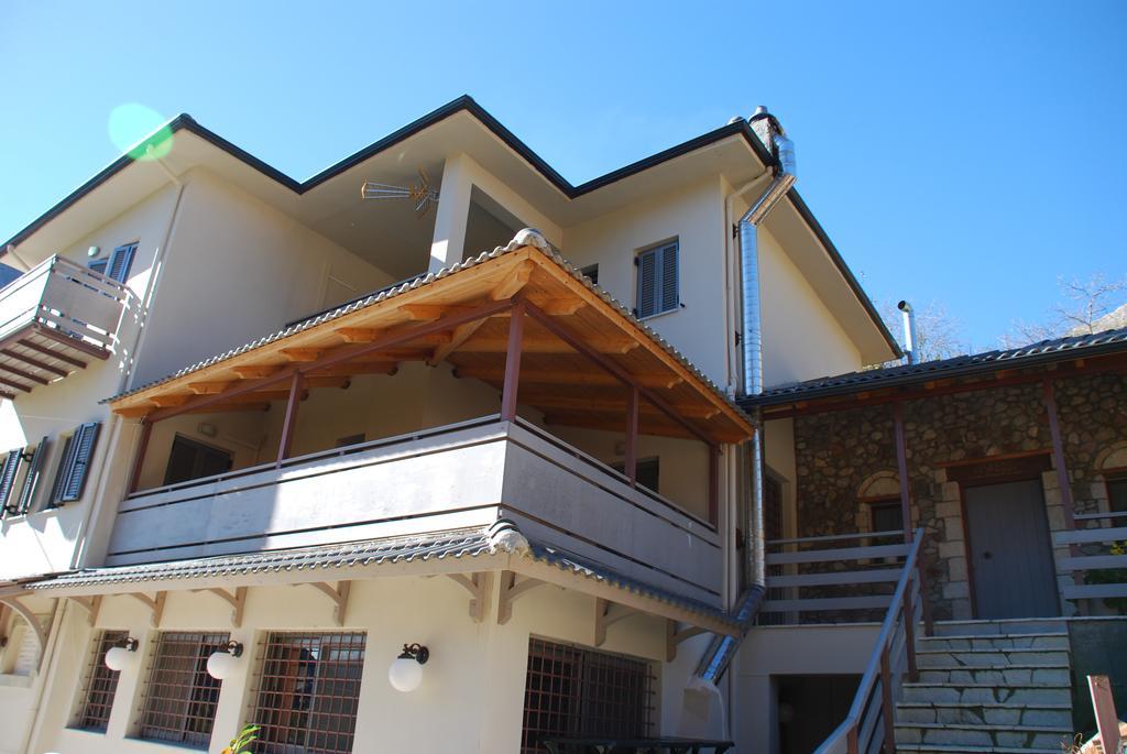 To Greki Hotel Livartzi Exterior photo