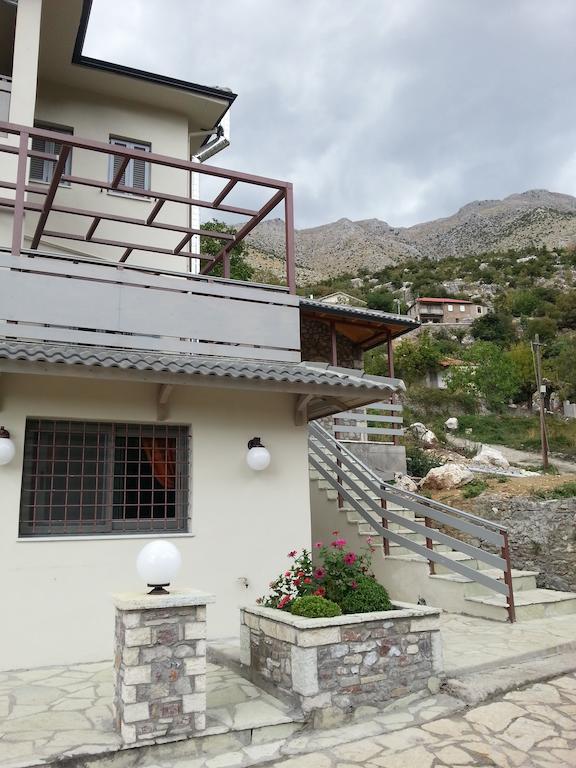 To Greki Hotel Livartzi Exterior photo