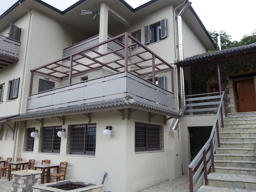 To Greki Hotel Livartzi Exterior photo