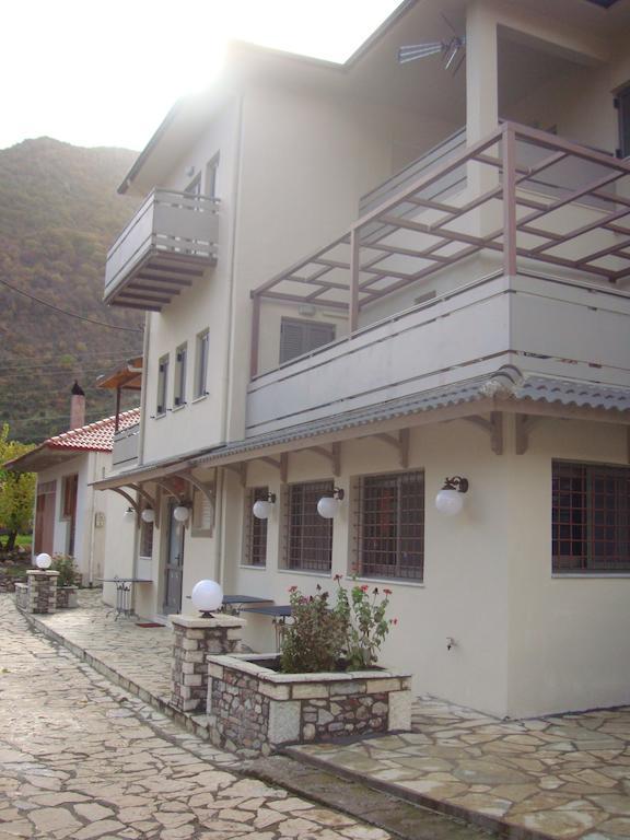 To Greki Hotel Livartzi Exterior photo
