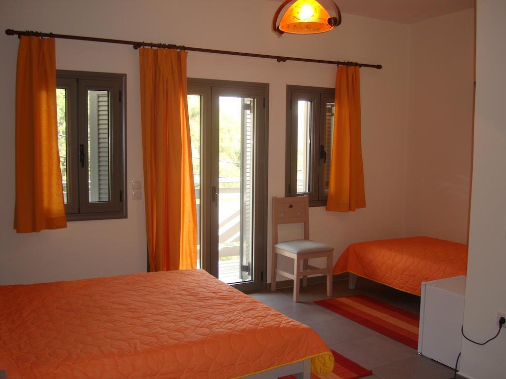 To Greki Hotel Livartzi Room photo