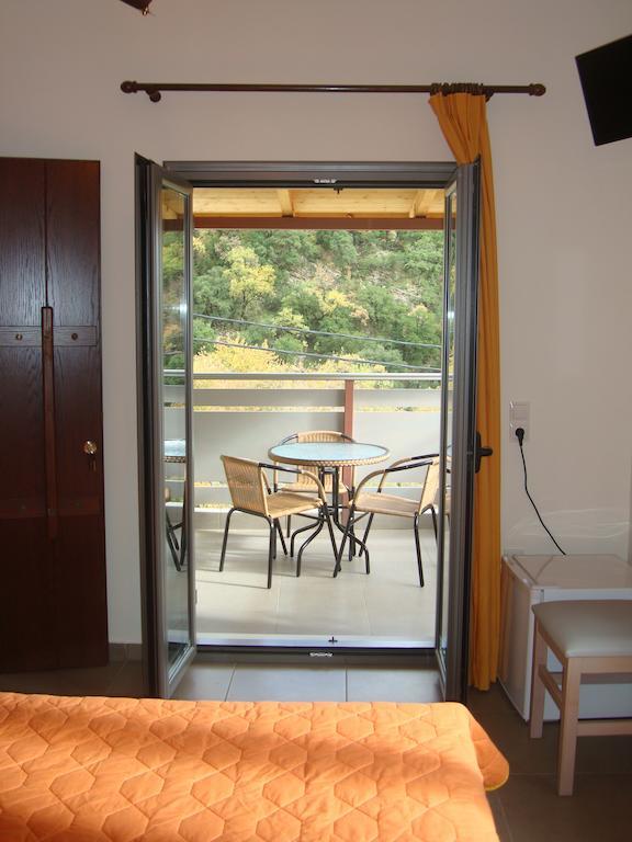 To Greki Hotel Livartzi Room photo