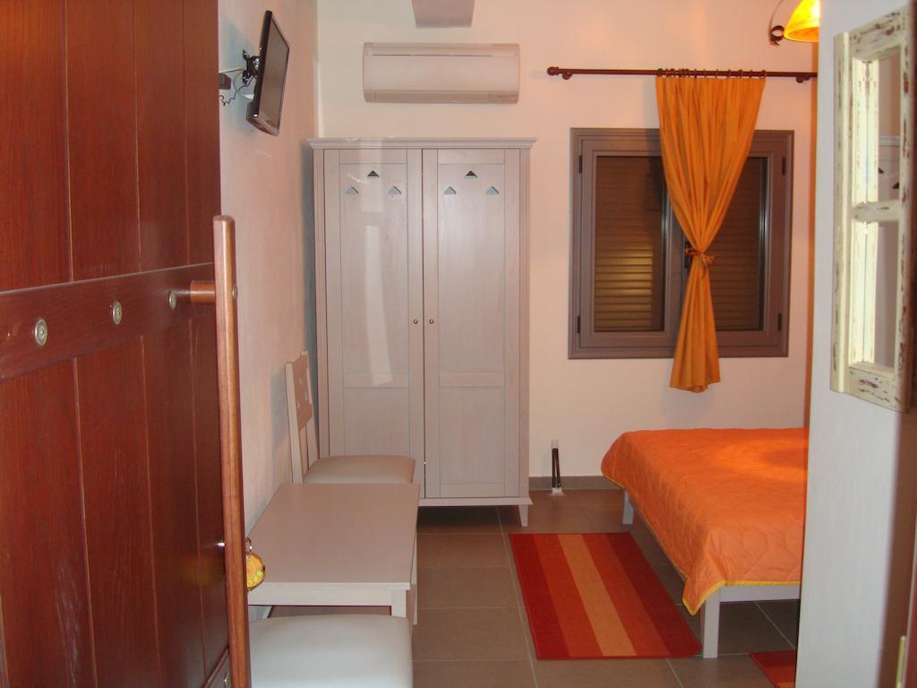 To Greki Hotel Livartzi Room photo