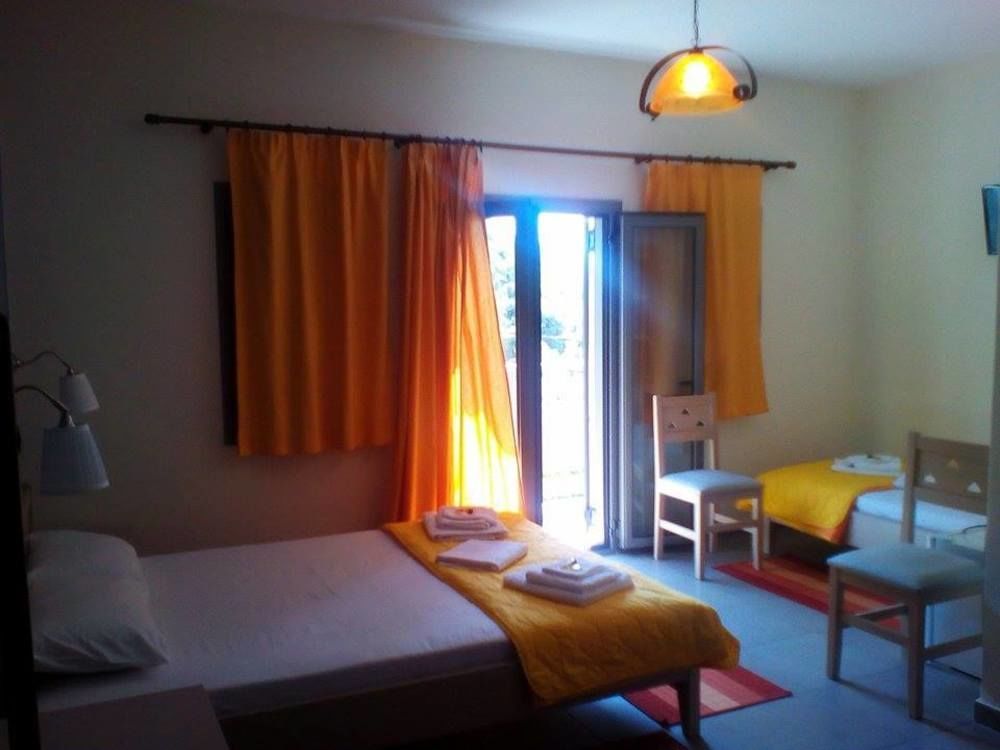 To Greki Hotel Livartzi Exterior photo
