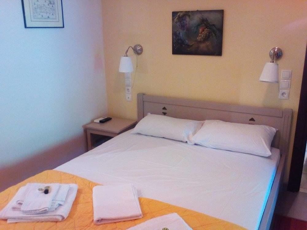 To Greki Hotel Livartzi Exterior photo