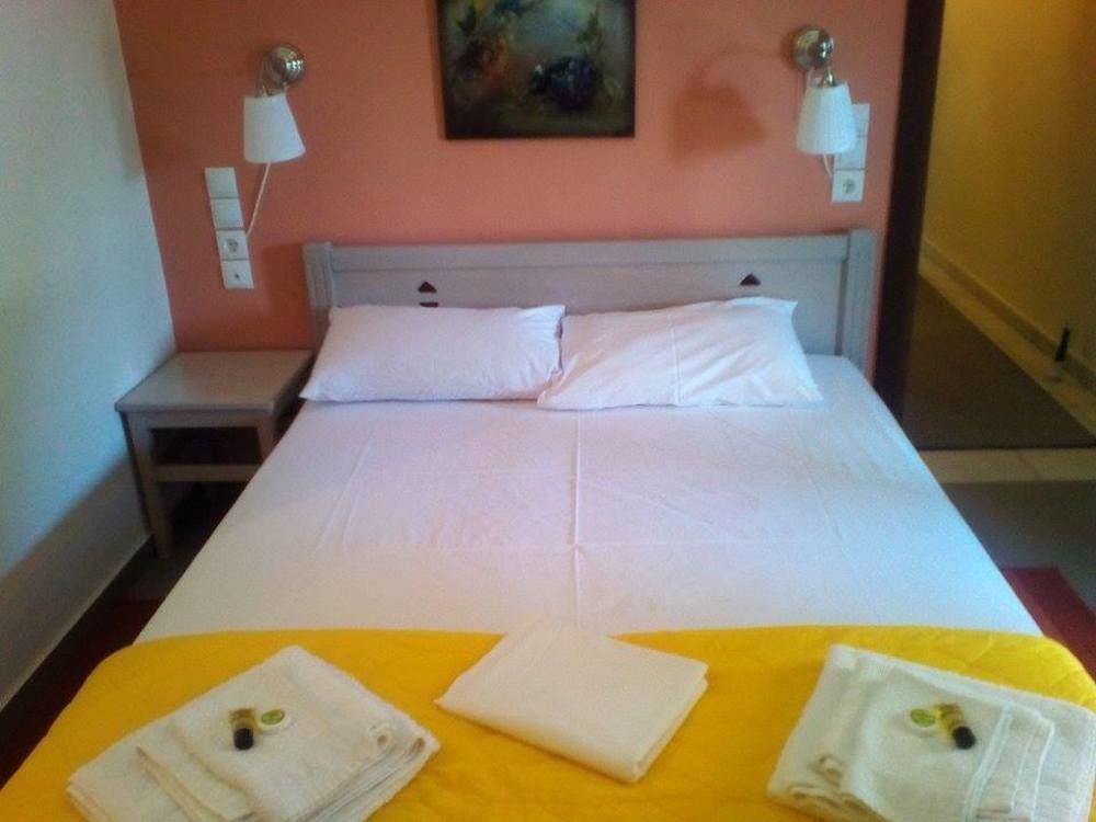 To Greki Hotel Livartzi Exterior photo