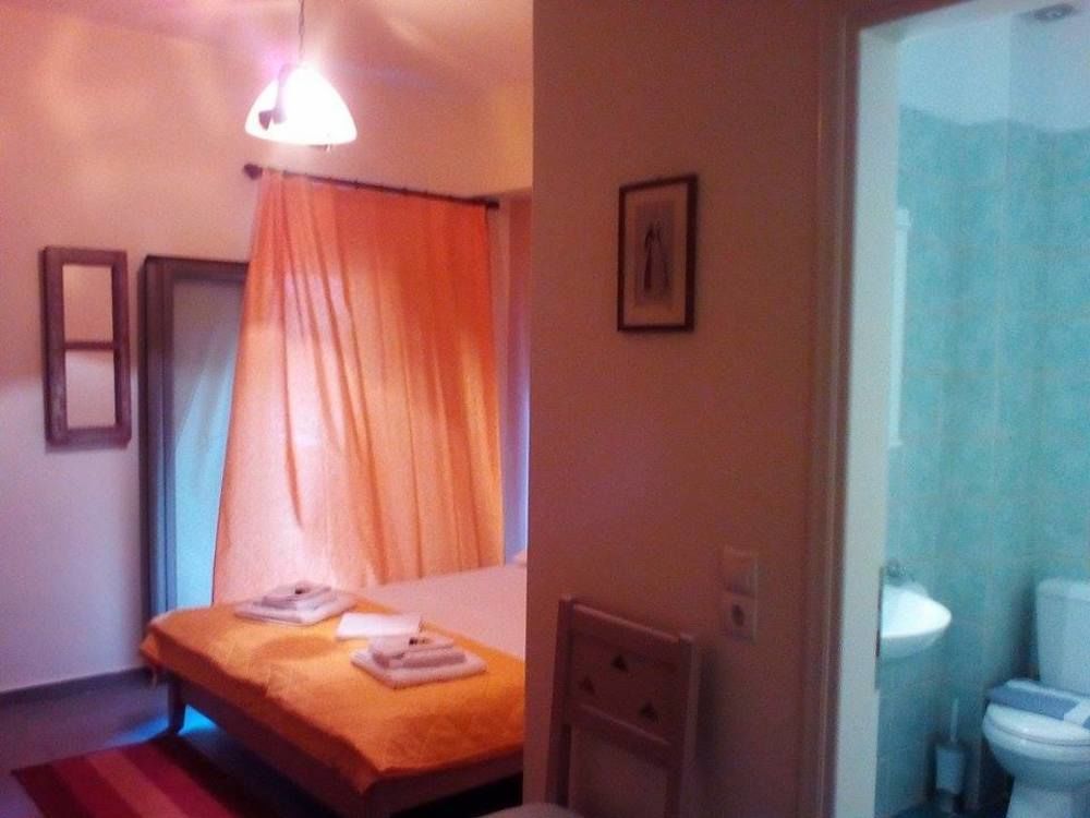 To Greki Hotel Livartzi Exterior photo
