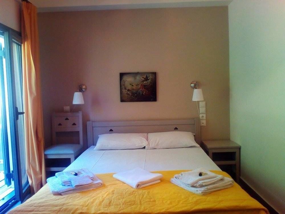 To Greki Hotel Livartzi Exterior photo