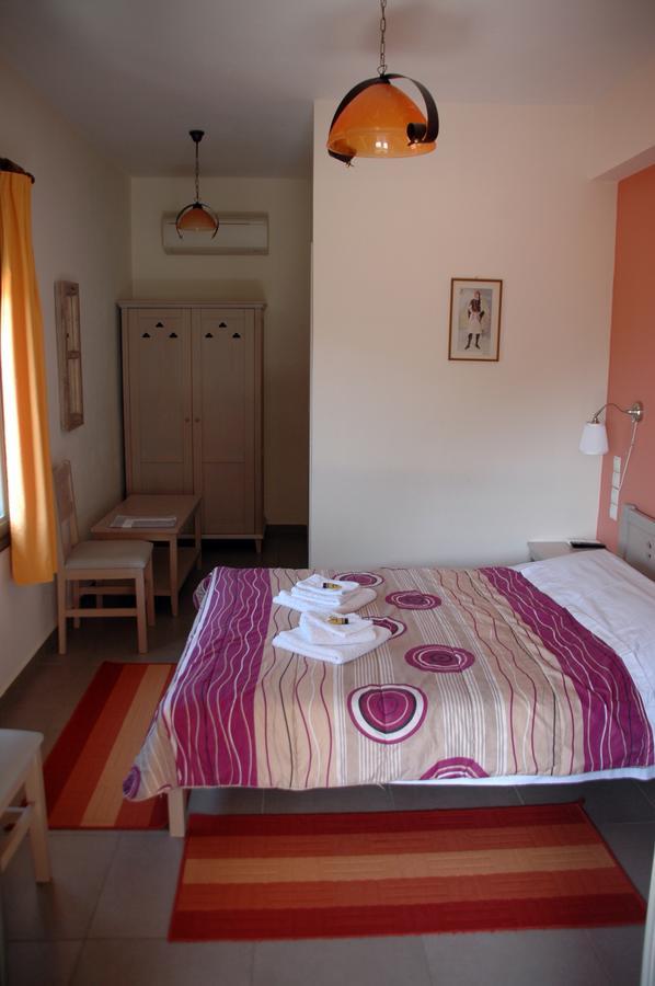 To Greki Hotel Livartzi Exterior photo