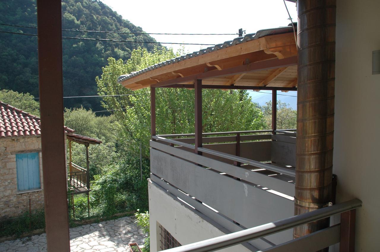 To Greki Hotel Livartzi Exterior photo