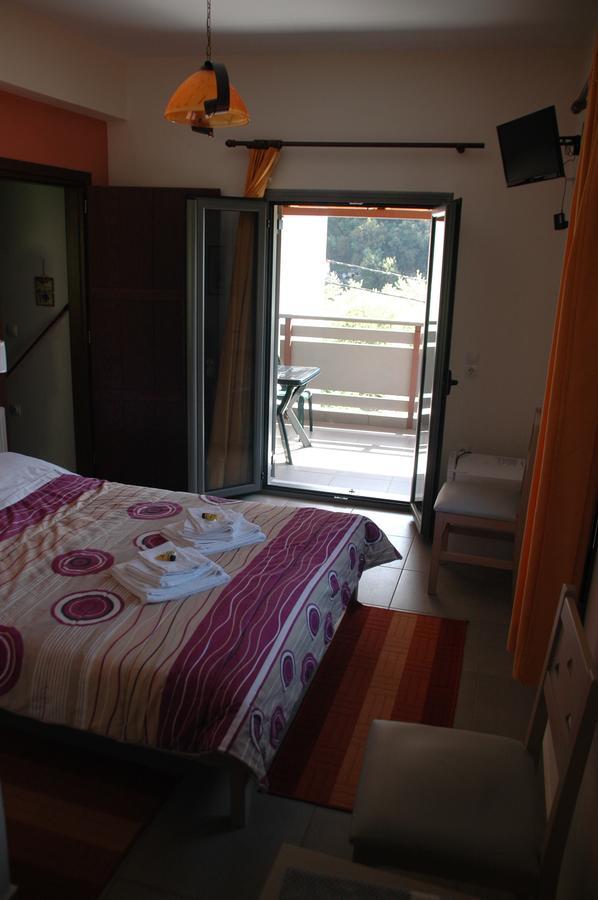 To Greki Hotel Livartzi Exterior photo
